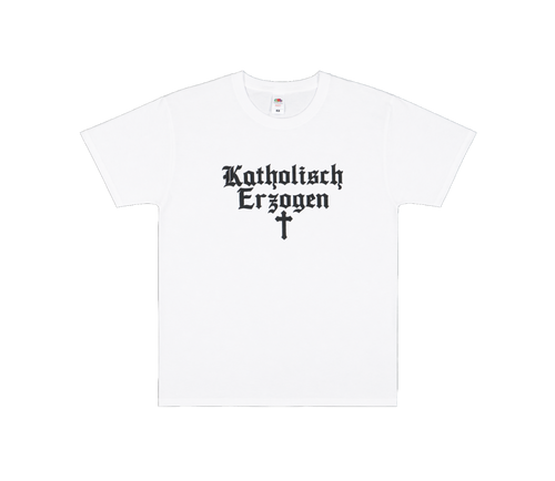 Weißes Katholisch Erzogen T-Shirt von Domiziana mit gotischem Schriftzug und Kreuz-Symbol – offizielles Hyperpop-Merch